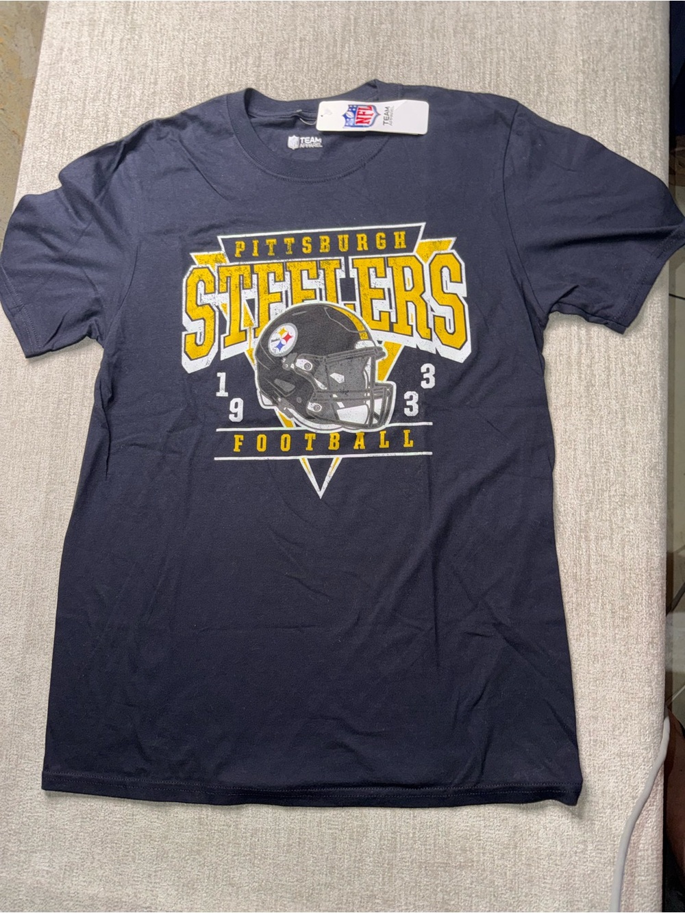Pittsburgh Steelers NFL Helmet Graphic T-Shirt NWT Men’s M